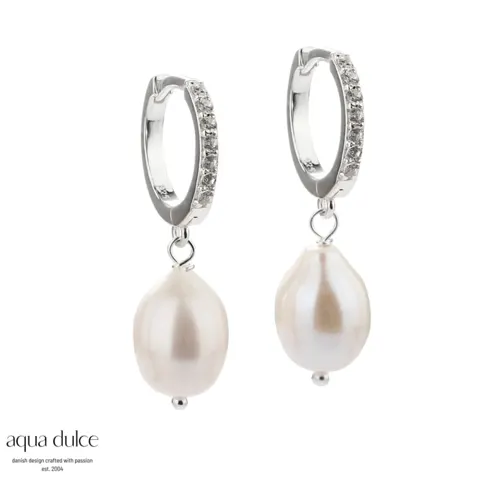 DARLING PEARL BIG, 13 mm. klik creoler i sterling sølv med klare zirkonia & 12 mm. ferskvandsperlev — produktfoto