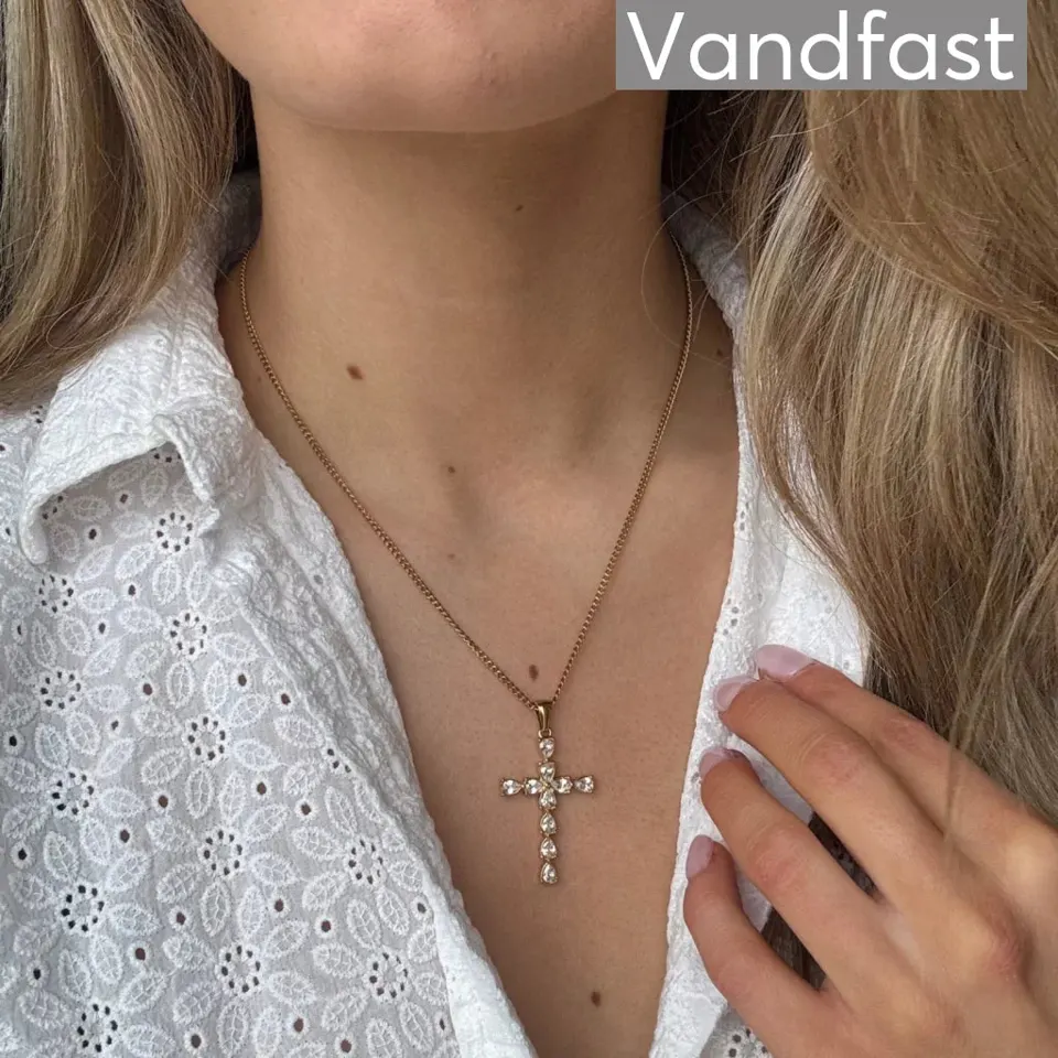 ANNEBRAUNER Lucia Cross Halskæde 18K Guldbelagt — produktfoto