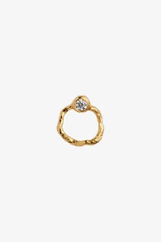 Petit Wavy Circle Earring - Gold - Stine A — produktfoto