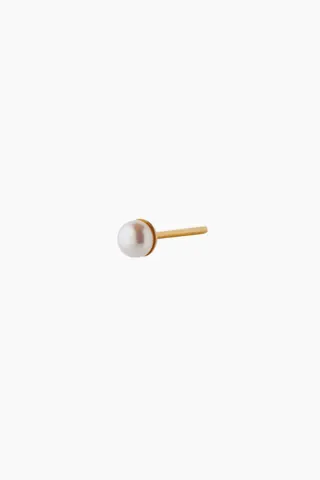 Tres Petit Pearl Earring - Gold - Stine A — produktfoto