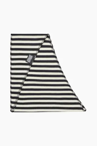 NPS Scarf Triangle - Black/Ecru - Nørgaard på Strøget — produktfoto