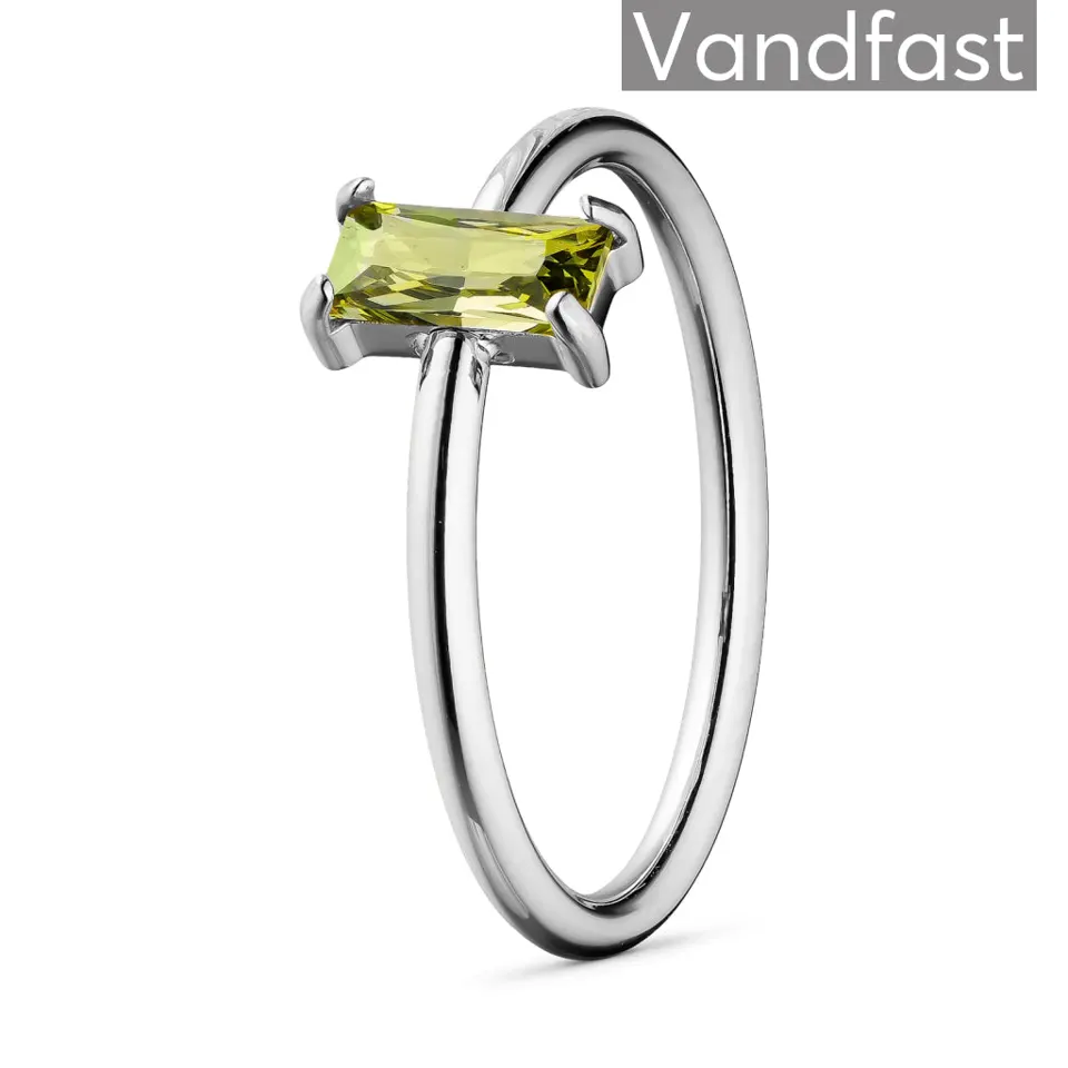ANNEBRAUNER Deluxe Petite Peridot Ring — produktfoto