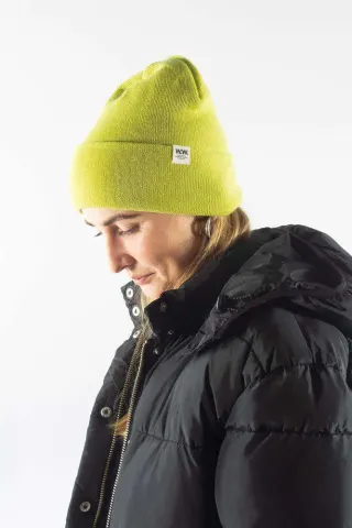 Gerald Tall Beanie - Bright Green - Wood Wood — produktfoto