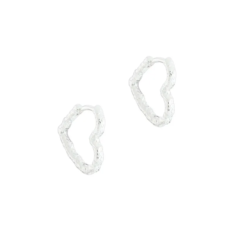 LOVE ME HEART HOOP SMALL | SILVER — produktfoto