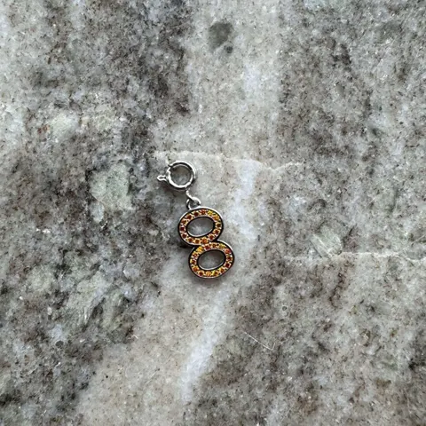 ANNEBRAUNER Number 8 Charm — produktfoto