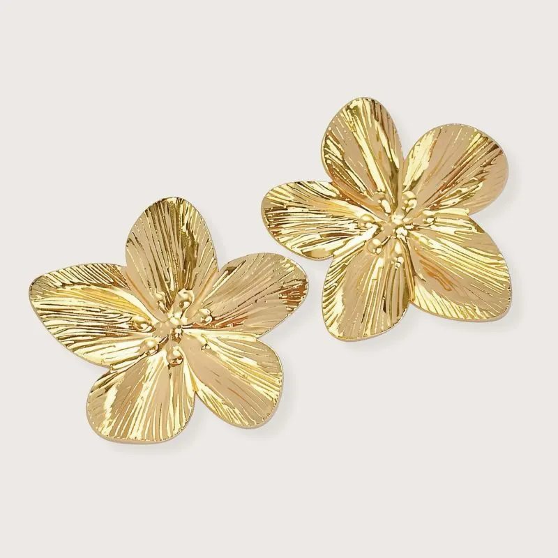 Blomsterøreringe i guldfarvet rustfrit stål > Shop trending styles — produktfoto