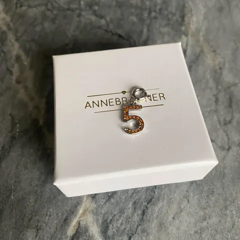 ANNEBRAUNER Number 5 Charm — produktfoto
