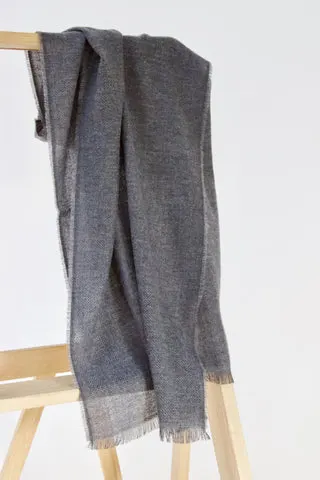 Gråt cashmere tørklæde — produktfoto