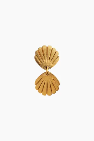 Two Petit Shell Earring - Gold - Stine A — produktfoto