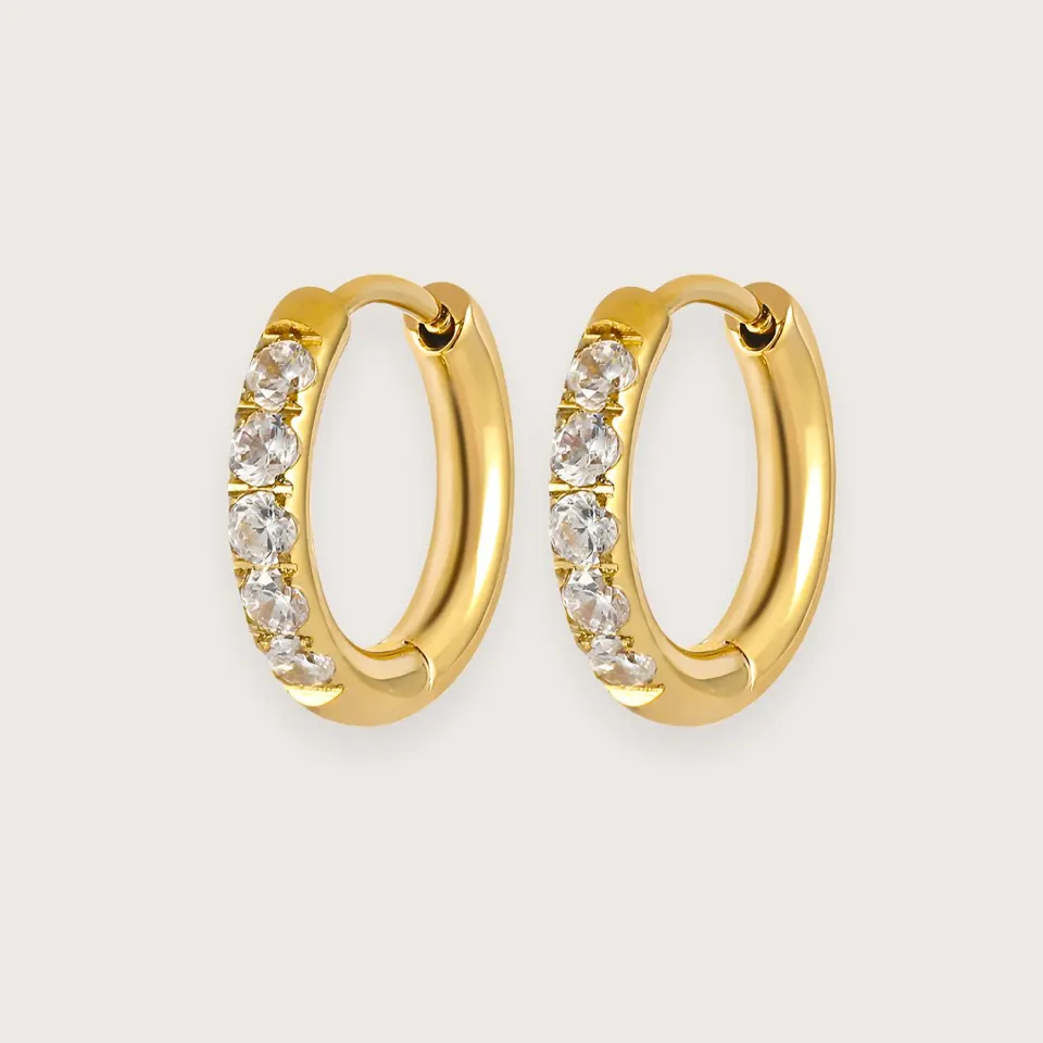 Hallie 18k forgyldte hoops med zirkoner - Små guldbelagte creoler — produktfoto