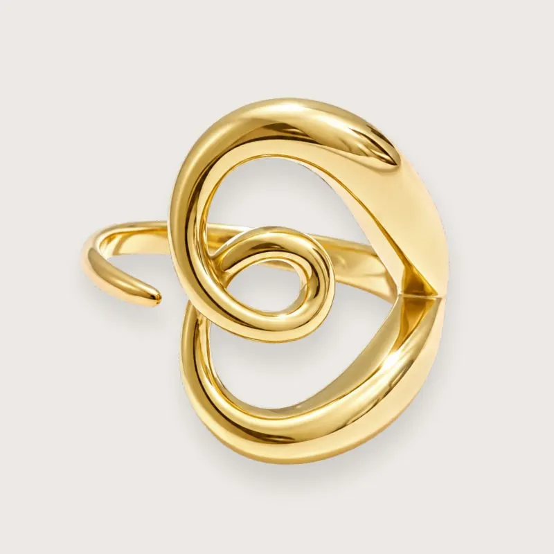 Millie 18k forgyldt ring med diskret hjertedesign — produktfoto