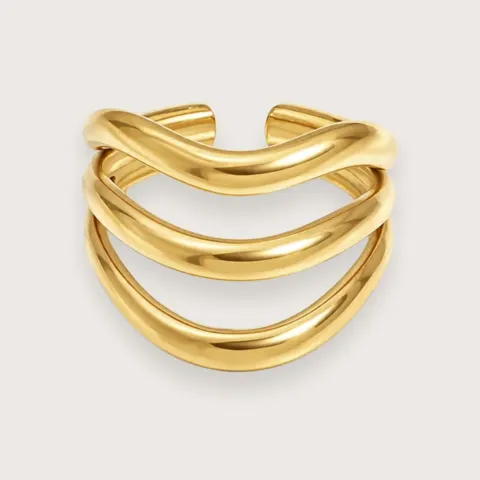 Freya 18k forgyldt ring med tre bølgede bånd — produktfoto