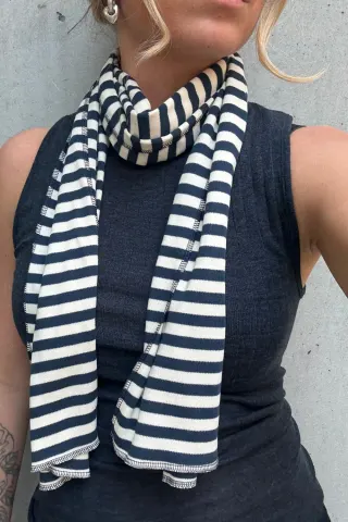 NPS Scarf Interlock 1 - Marine/Ecru - Nørgaard på Strøget — produktfoto