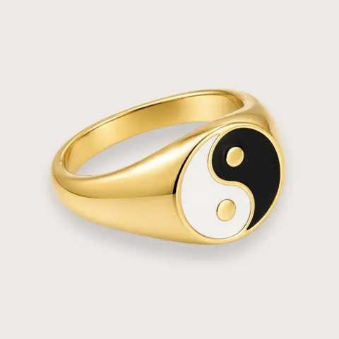 Yin Yang signet-ring i 18k PVD-forgyldt rustfrit stål - størrelse 53 — produktfoto