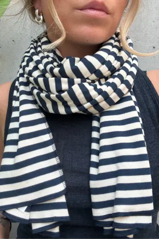 NPS Scarf Interlock 2 - Marine/Ecru - Nørgaard på Strøget — produktfoto