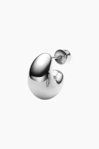 Tryvann Pillow Earring - Silver - Maria Black — produktfoto