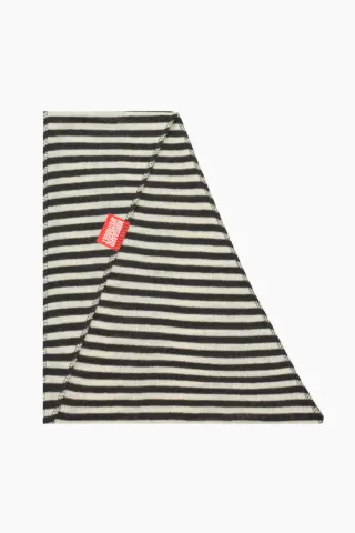 NPS Scarf Triangle Wool - Black/Ecru - Nørgaard på Strøget — produktfoto