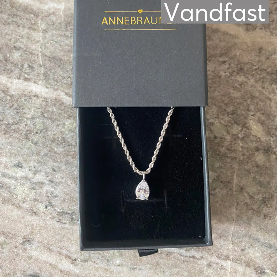 ANNEBRAUNER Swirl Drop Halskæde — produktfoto