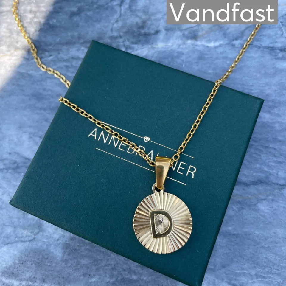 ANNEBRAUNER Sun Burst Letter Halskæde 18K Guldbelagt - A — produktfoto