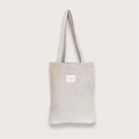 Calais - Lille tote bag i beige bomuldsfløjl og håndsyet i Spanien — produktfoto