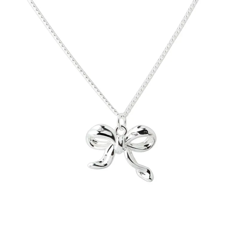 *NEW CURVE BOW | NECKLACE SILVER — produktfoto